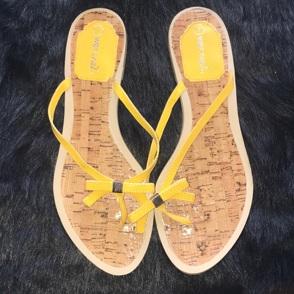 Wet Seal Yellow Thong Sandal - Picture 2 of 2